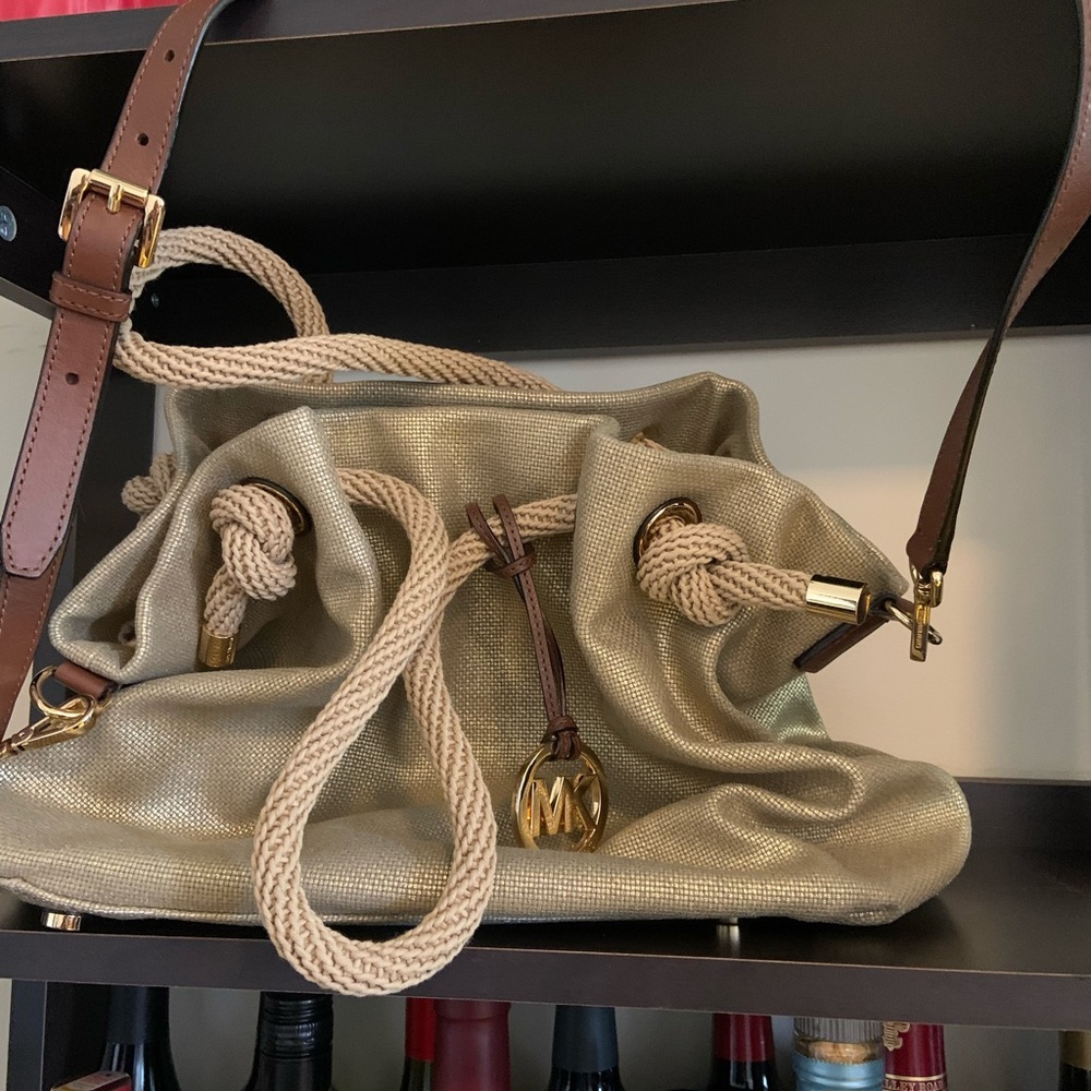 Michael Kors Marina medium gold shoulder tote - Picture 2 of 4